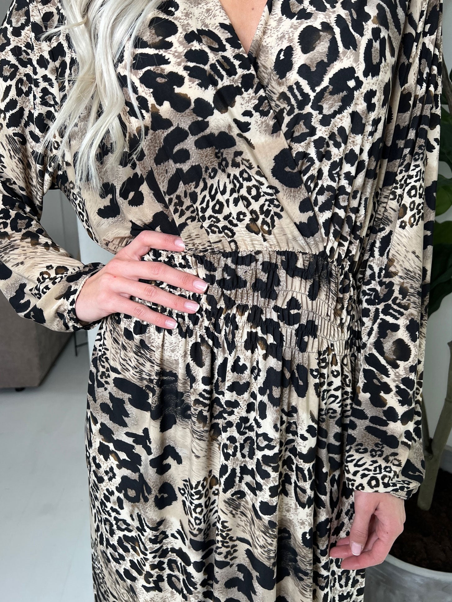 Pams Long Sleeve - Lång stretchig klänning i rynkfritt tyg i stora storlekar